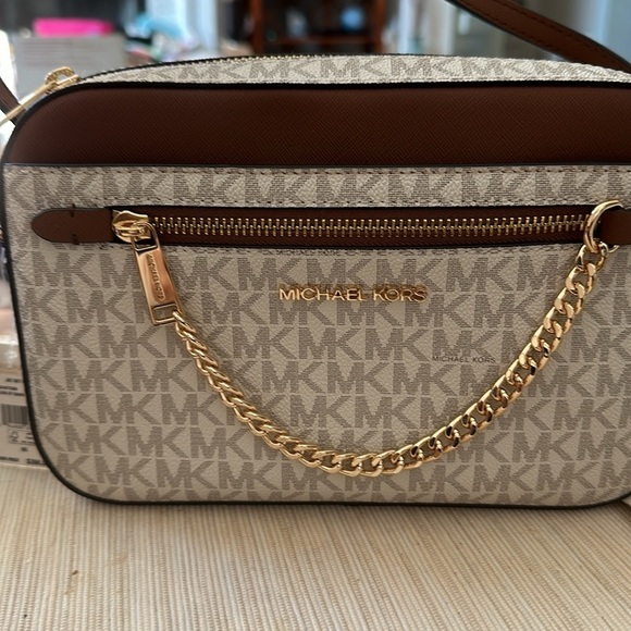 Michael by Michael Kors Jet Set Logo Crossbody Bag – Camera Style - Picture 8 of 8